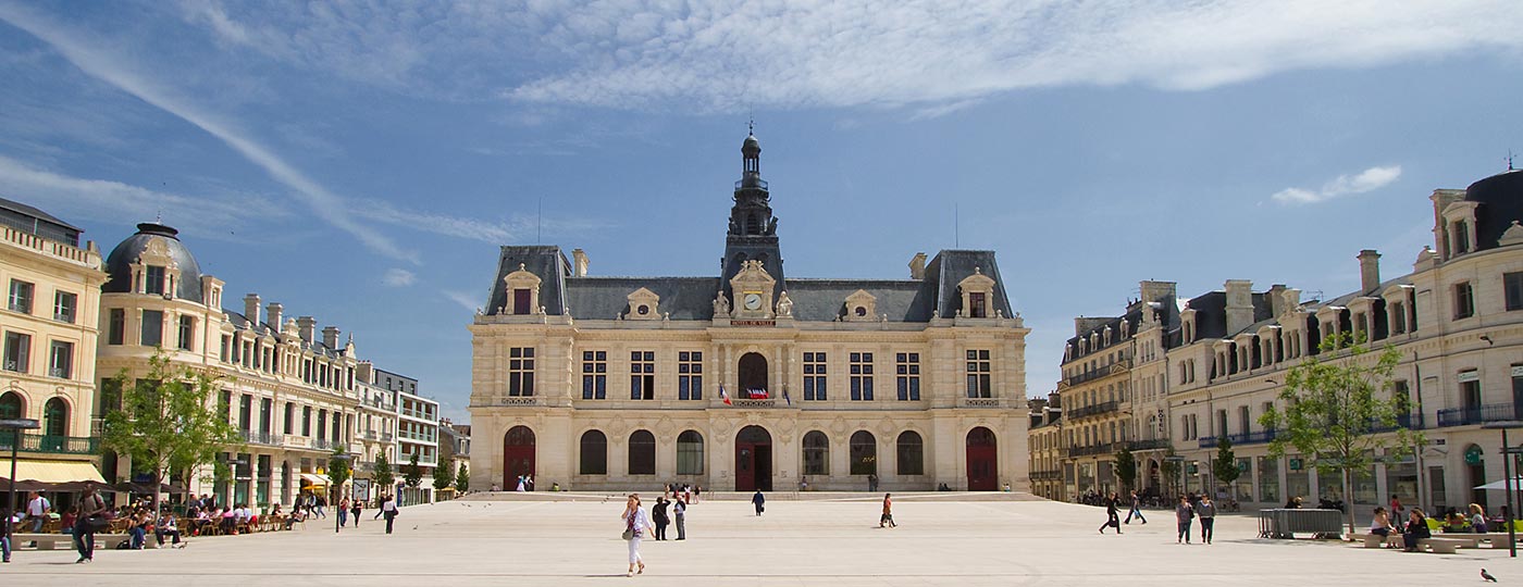 Cheap holidays in Poitiers: stepping back into 2000 years of history